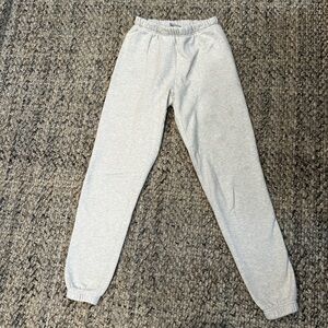 Tna Aritzia GREY COZY FLEECE PERFECT HI-RISE SWEATPANT. Size 2XS
